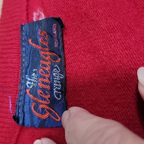 The Gleneagles Range Size Unknown Red Wool V Neck Sweater Blue & White Accents - Picture 9 of 10